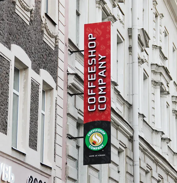 Вертикальная фасадная консоль 'COFFEESHOP COMPANY' с внутренней подсветкой.